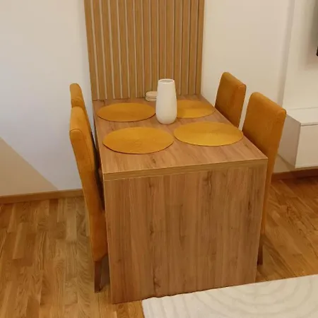 Larso Lux, Free Swimming Pools & Parking *