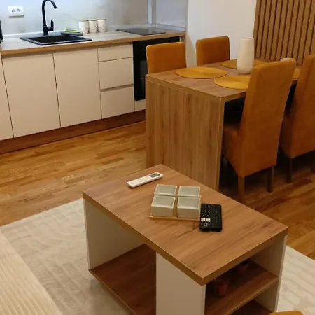 Larso Lux, Free Swimming Pools & Parking Apartamento *