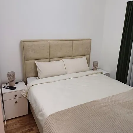 Larso Lux, Free Swimming Pools & Parking *