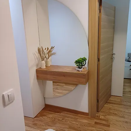 Larso Lux, Free Swimming Pools & Parking Apartamento *