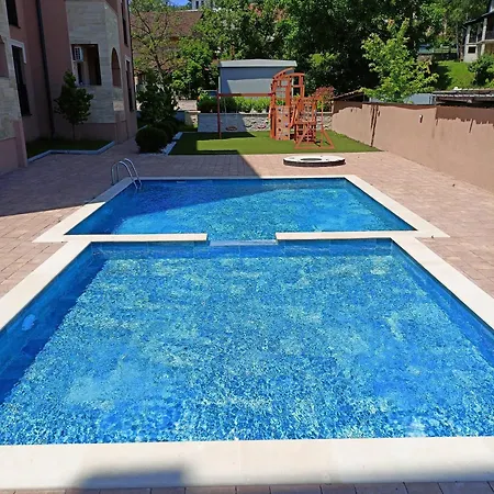 Lägenhet Larso Lux, Free Swimming Pools & Parking