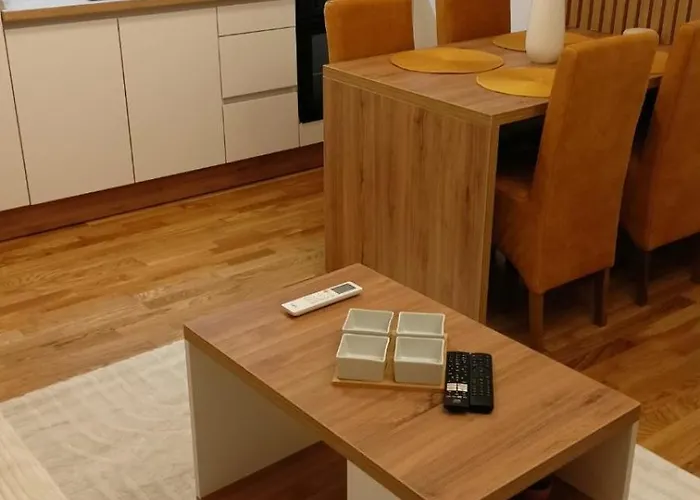 Larso Lux, Free Swimming Pools & Parking Apartman *