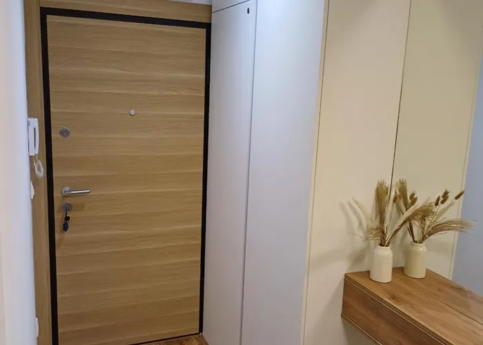 Larso Lux, Free Swimming Pools & Parking