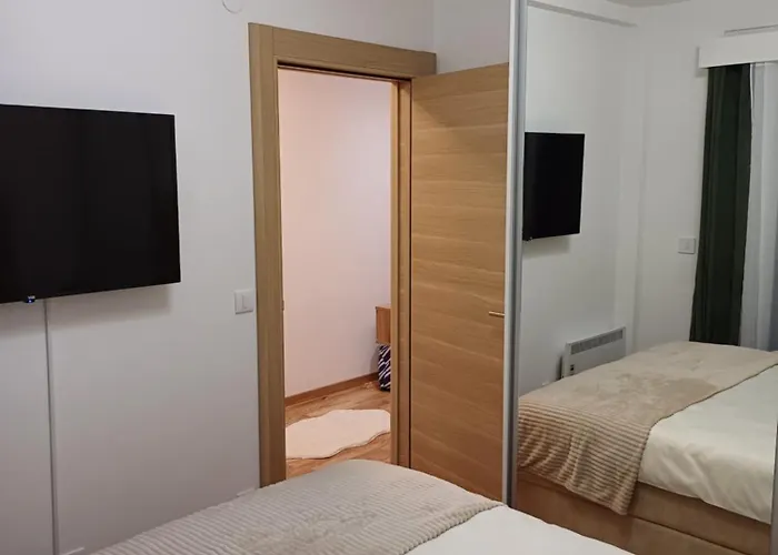 Larso Lux, Free Swimming Pools & Parking Apartman