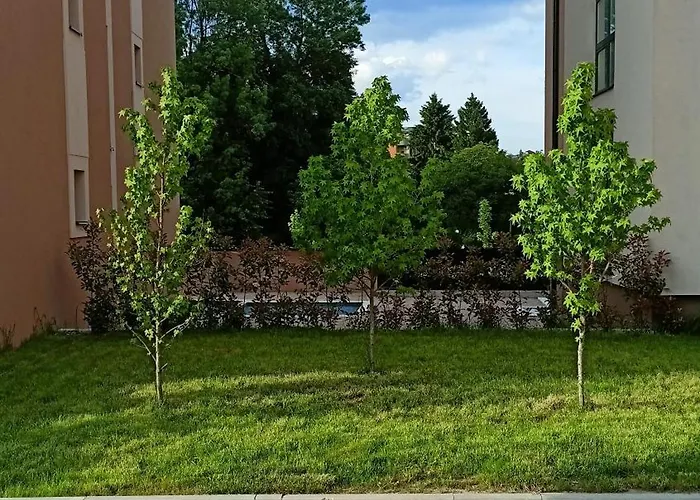 Larso Lux, Free Swimming Pools & Parking Apartman *