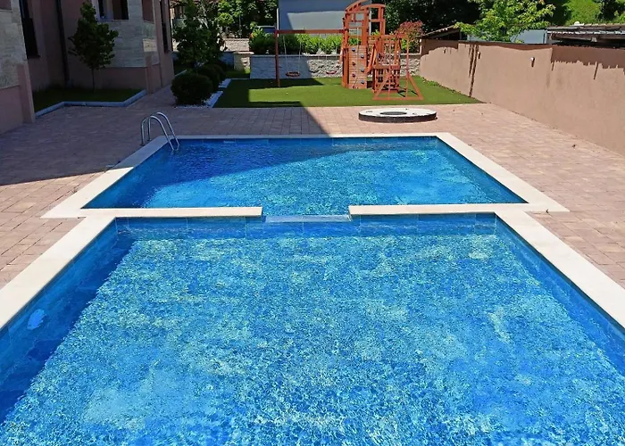 Apartman Larso Lux, Free Swimming Pools & Parking