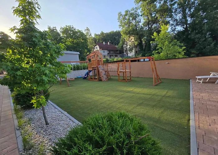 Larso Lux, Free Swimming Pools & Parking Apartman *